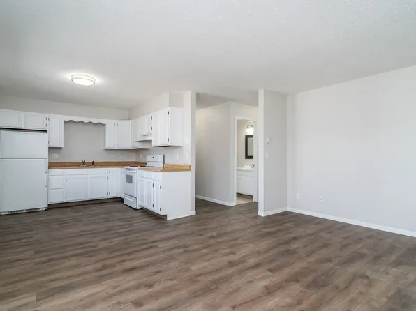 4811 7th Ave N, 4811 7th Ave N APT 2, Grand Forks, ND 58203