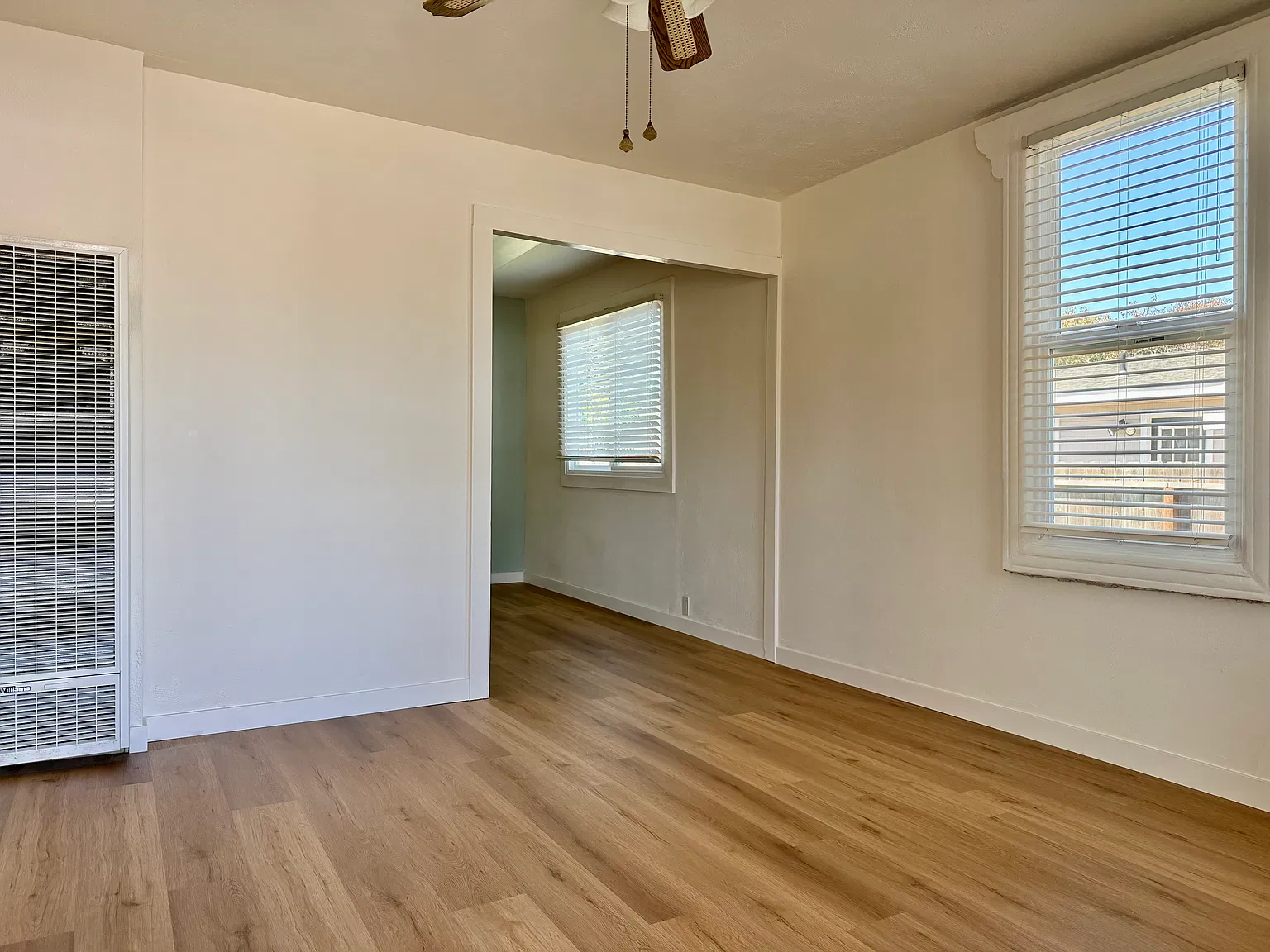 3 bed, 890 sqft, $3,250 — Photo 2