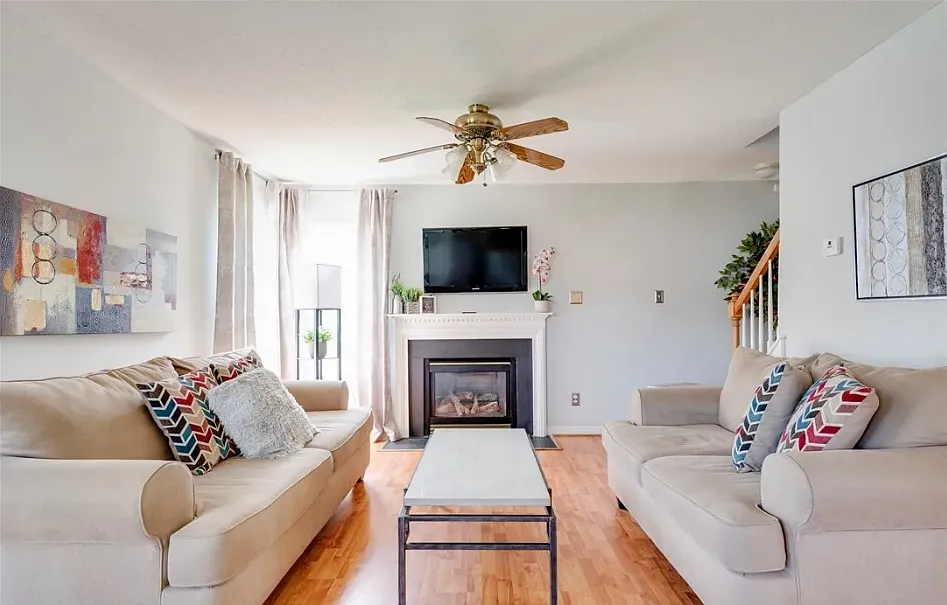 4 bed, 2.5 bath, 2300 sqft, $2,100 — Photo 3