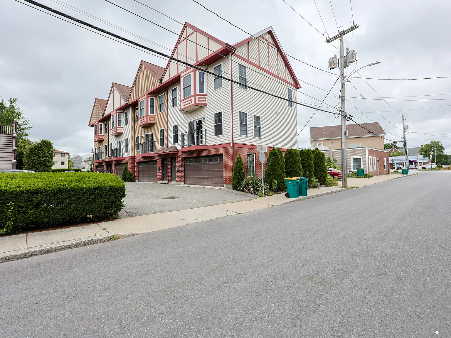 2 bed, 2.5 bath, 1375 sqft, $3,499 — Photo 2