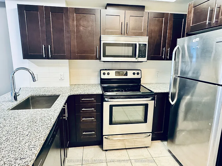 242 Rideau St #1106 — Photo 3