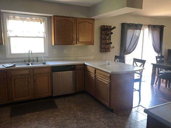 5th image of 465 S Violet Ct