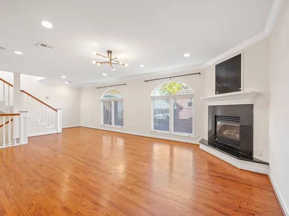 402 W Saulnier St, Houston, TX 77019