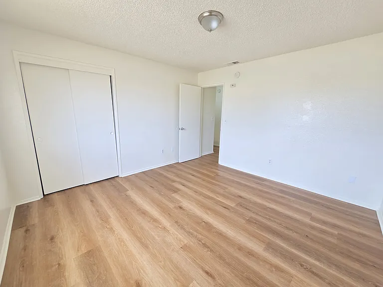 9825 N Loop Blvd #B — Photo 19