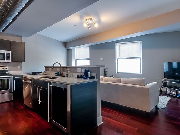 5th image of 2933 Mary St APT 303