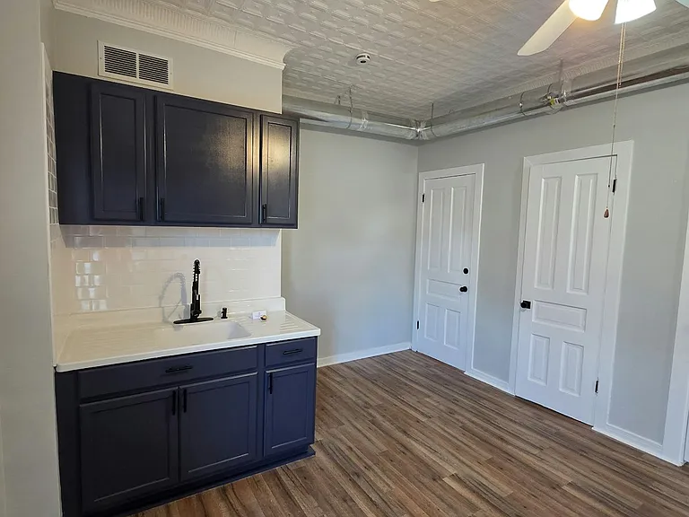 Sink/Dining Nook