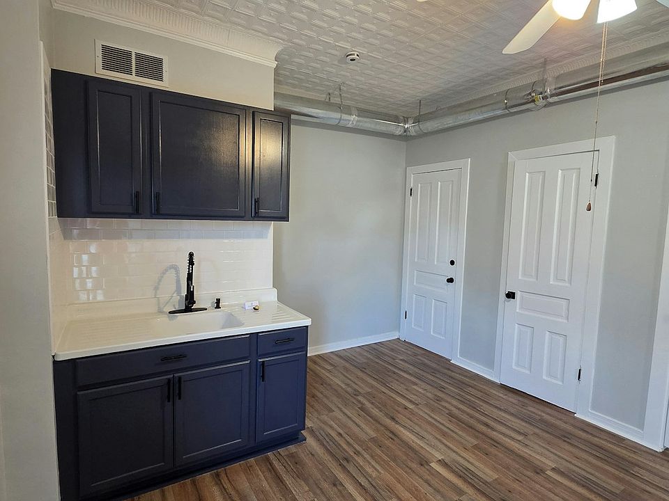 Sink/Dining Nook