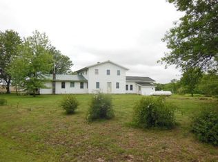 2077 County Road 1600 E, Cisne, IL 62823
