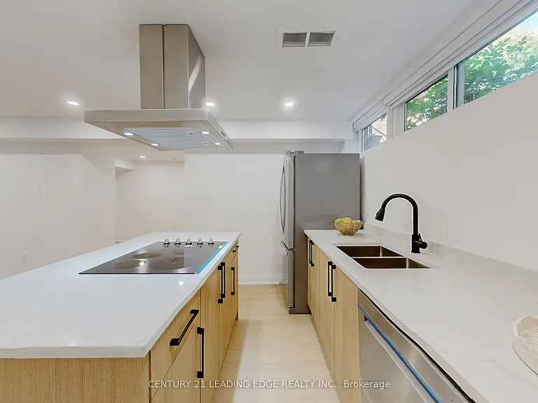 2240 Springfield Ct — Photo 33