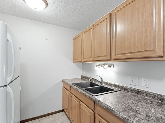 5th image of 923 W Branch St #12