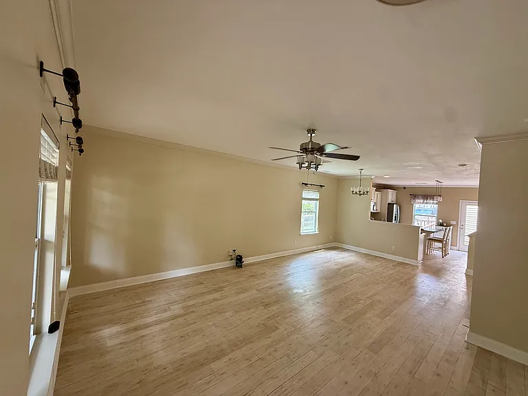 7007 McLothian Ln — Photo 36