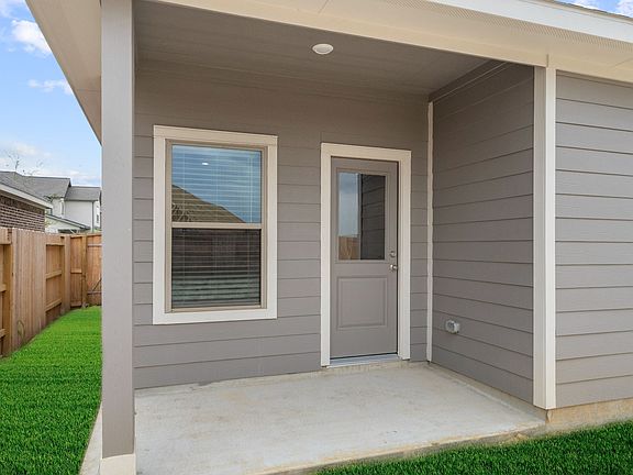 3rd image of 2418 E Heritage Dr
