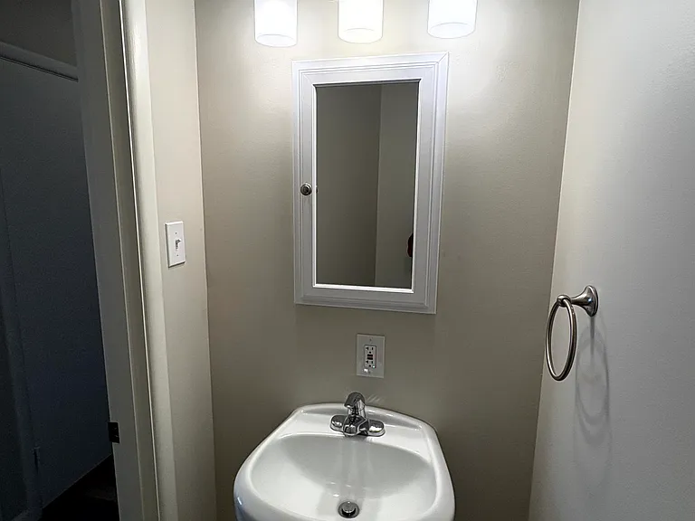 1706 Ashmoor Ln — Photo 32