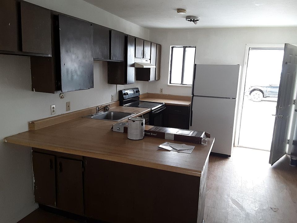 2nd image of 232 Oak St APT 2