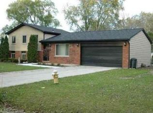 33573 Roselawn St, Chesterfield, MI 48047