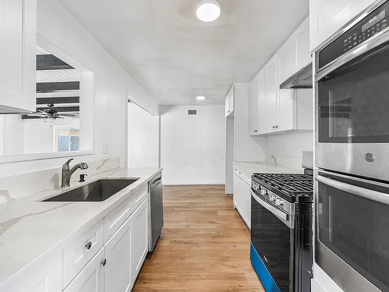 442 Lightcap St — Photo 8