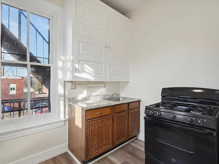 232 N 6th St #2R — Photo 6