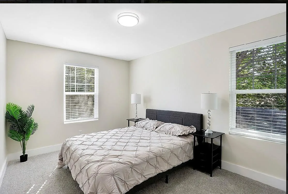 3 bed, 3.5 bath, 5227 sqft, $1,325 — Photo 1