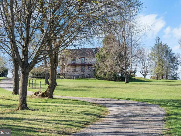 1728 Valley Ln, Chester Springs, PA 19425