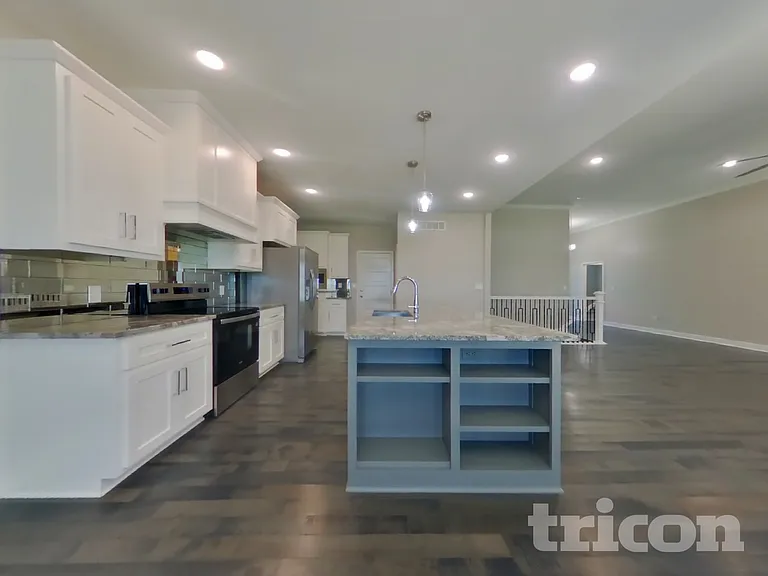 11235 N Bristol Ave — Photo 5