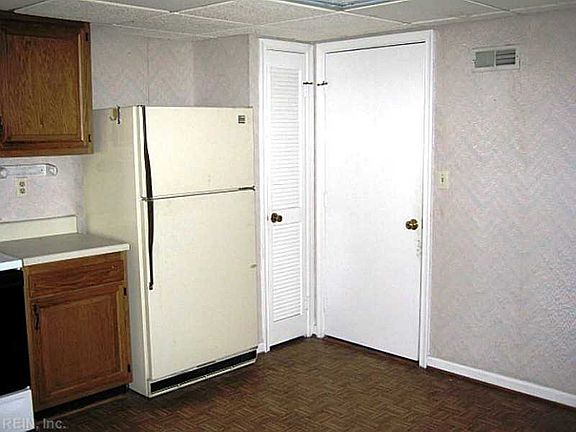 4th image of 4530 Sir Johns Ln