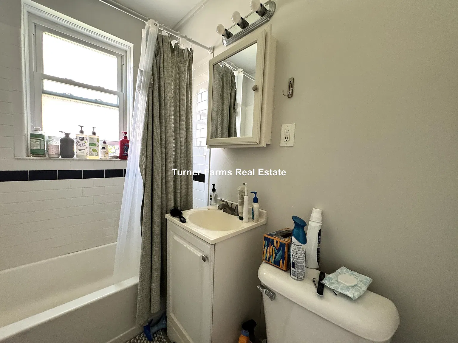 1 bed, 8888 sqft, $2,300 — Photo 4