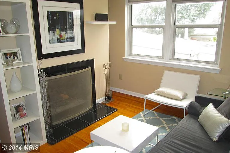 327 10th St SE APT 10 photo 1