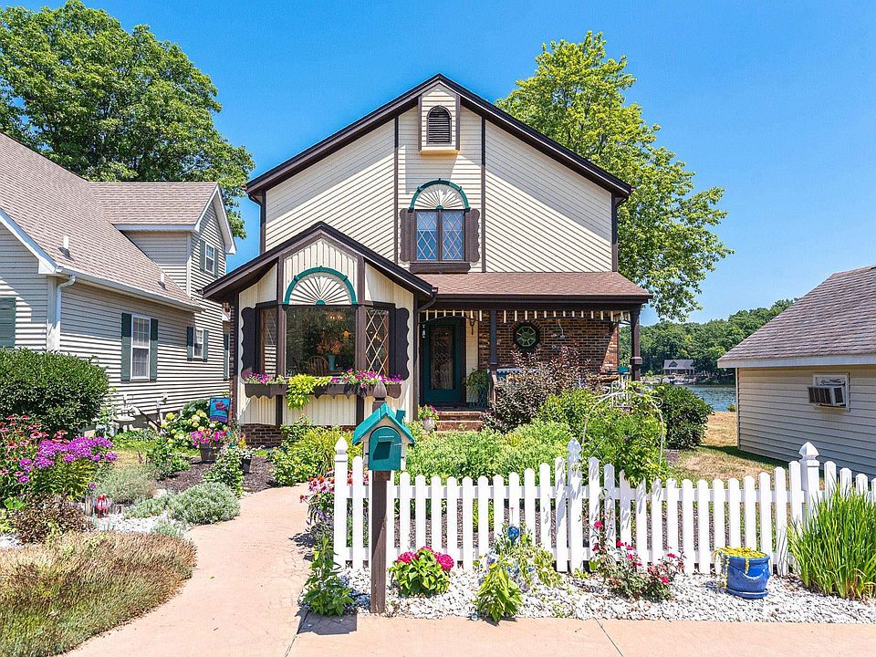 1st image of 714 E Terrace Bay Ct
