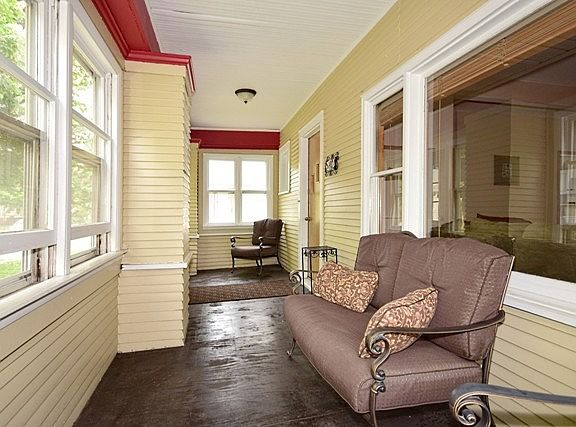 3rd image of 512 Circle Ave