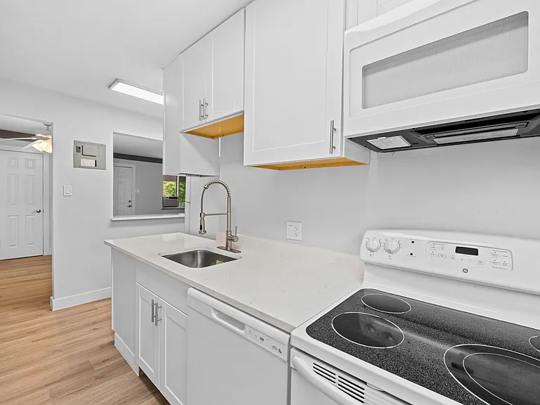 2401 E Warren Ave #10 — Photo 6
