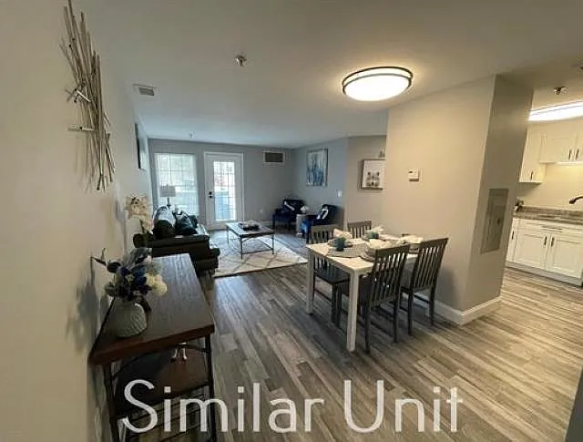 2 bed, 1.0 bath, 1050 sqft, $2,275 — Photo 3
