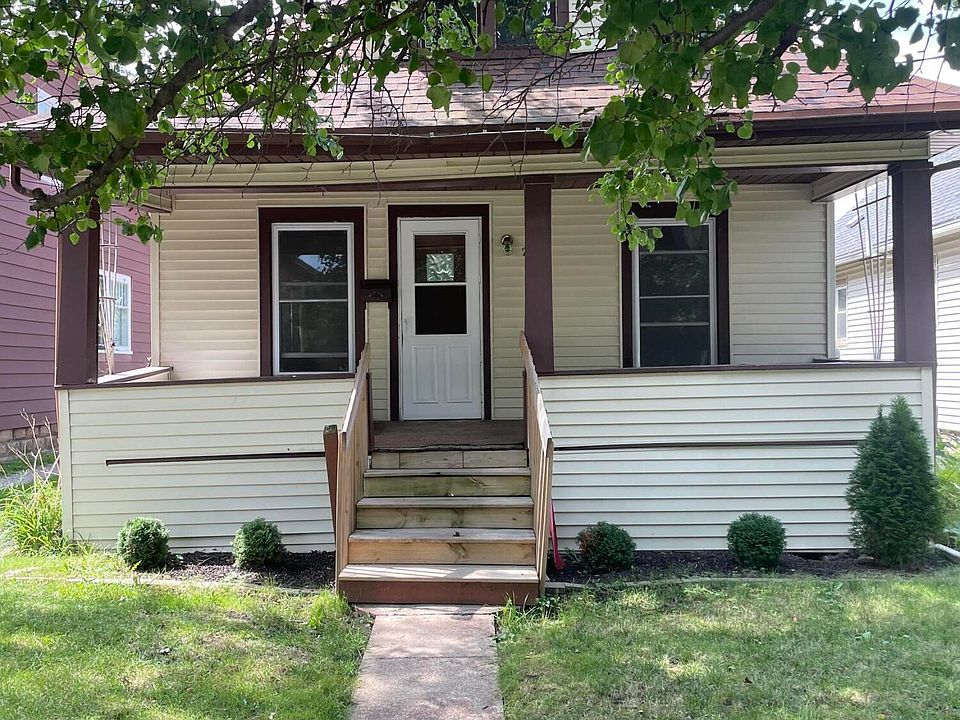 1st image of 228 S Clemens Ave