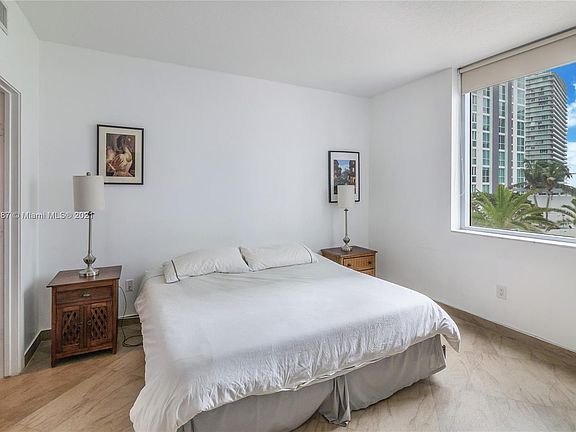 5th image of 1060 Brickell Ave APT 1415