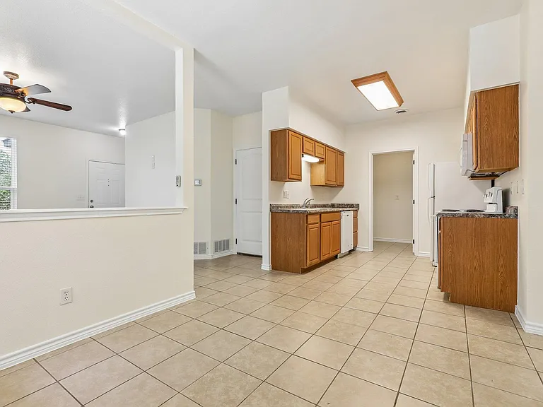 133 N Kanaio Dr #B — Photo 8