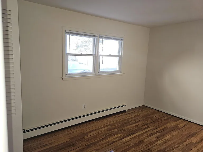 200 Main St #14 — Photo 8