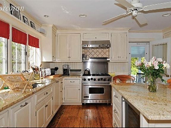 5th image of 162 Newtown Ln