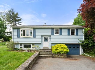 24 Baylies Ave, Portsmouth, RI 02871