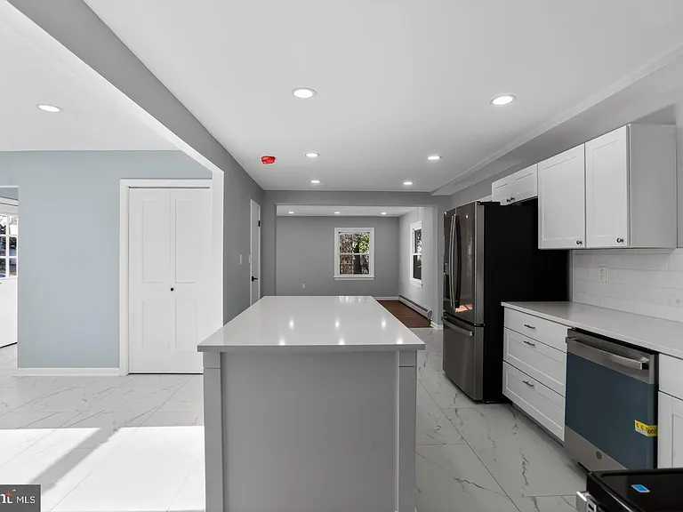 78 Barrington Ln — Photo 5