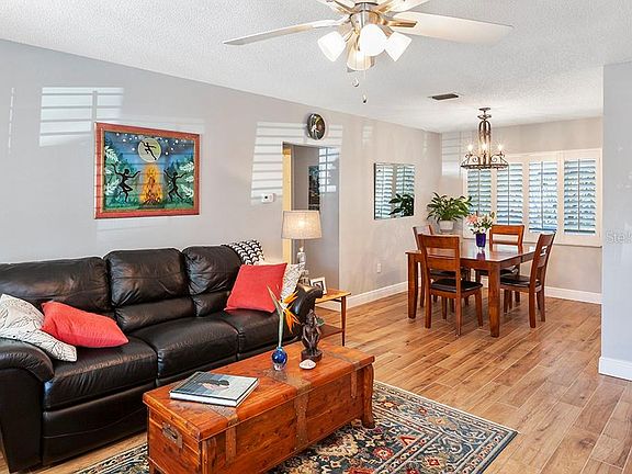 5th image of 1490 Queen Anne Dr