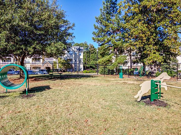 3rd image of 100 Walden Heights Dr APT 625