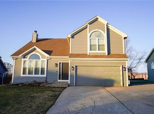 1604 SE 11th St, Lees Summit, MO 64081