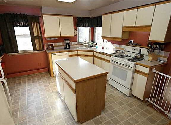 2nd image of 753 Mont Vista Ln