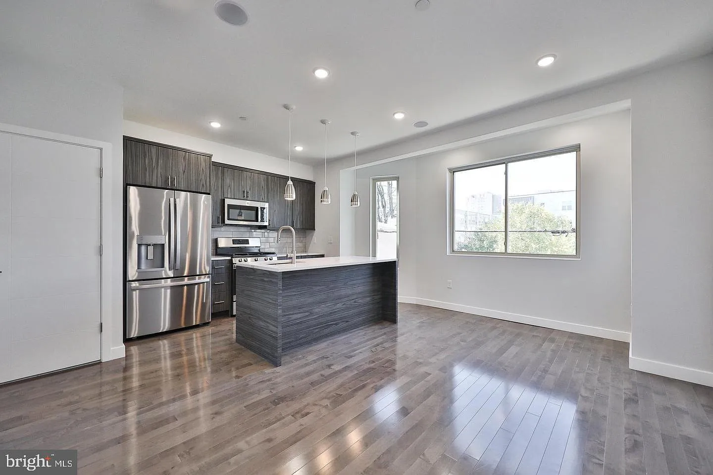 2 bed, 2407 sqft, $1,750 — Photo 2