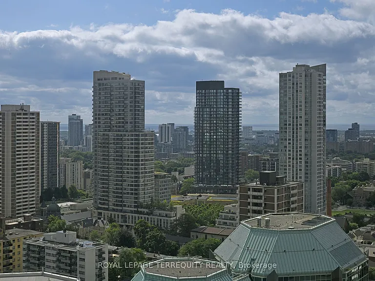 110 Charles St E #2710 — Photo 17