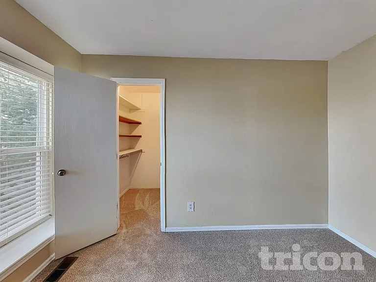 5772 S Netherland St — Photo 10