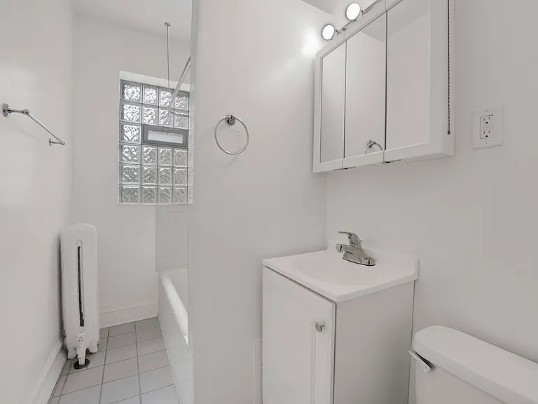 1237 1/2 W Greenleaf Ave #2E — Photo 17