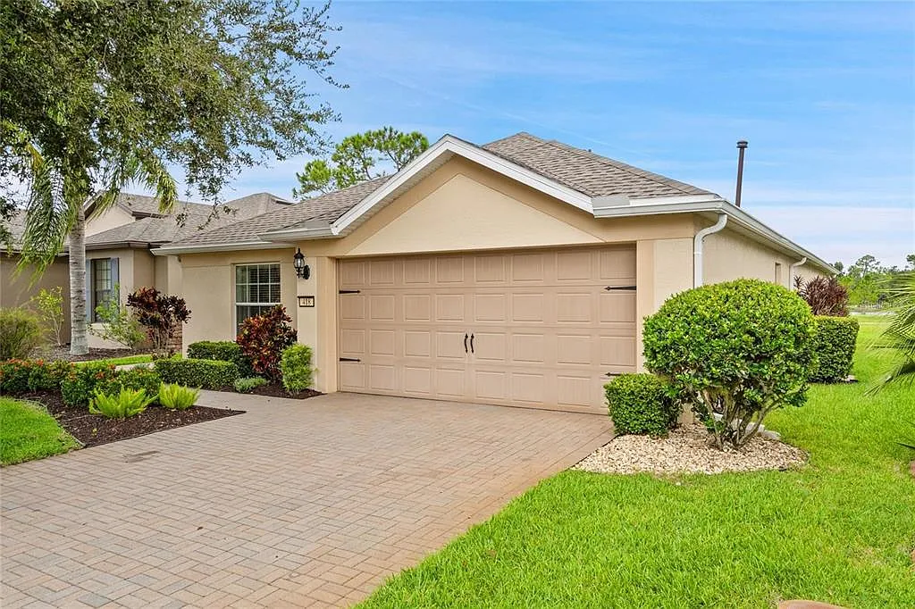3 bed, 2.0 bath, 1713 sqft, $2,300 — Photo 1