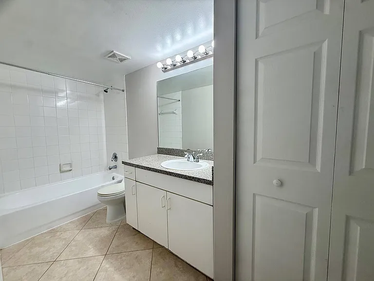5065 Wiles Rd #105 — Photo 2