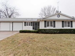 39 Ealing Dr, Iowa City, IA 52246