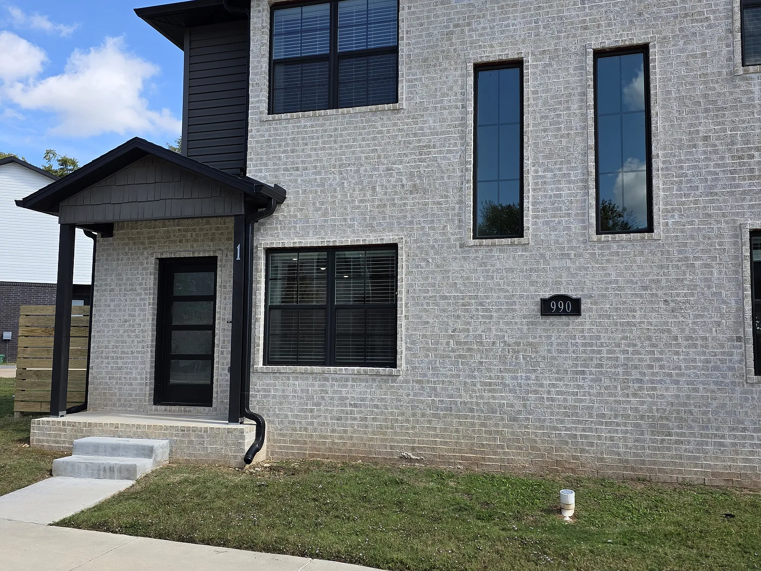3 bed, 2.5 bath, 1500 sqft, $1,750 — Photo 3